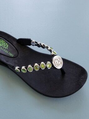 "Emily" Beautiful Crystal Flip Flops Sandals SUPER COMFY Sizes 7 & 8